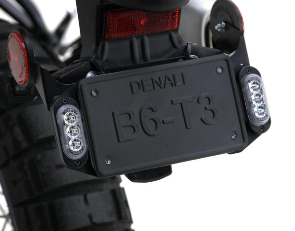 Denali DNL.T3.10300+LAH.T3.10200 Denali T3 led Switchback kentekenplaat richtingaanwijzers en rood licht Knipperlichten